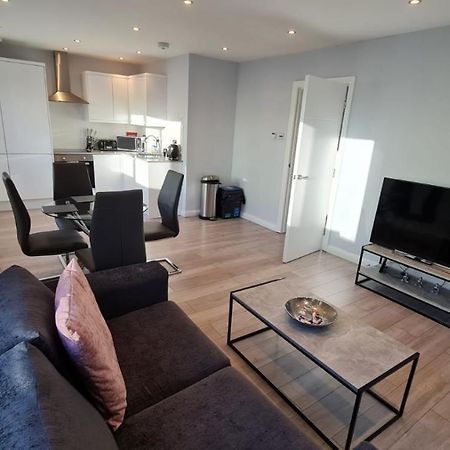 Zen Quality Flats Near Heathrow That Are Cozy Ciean Secure Total Of 8 Flats Group Bookings Available Hounslow Exterior photo