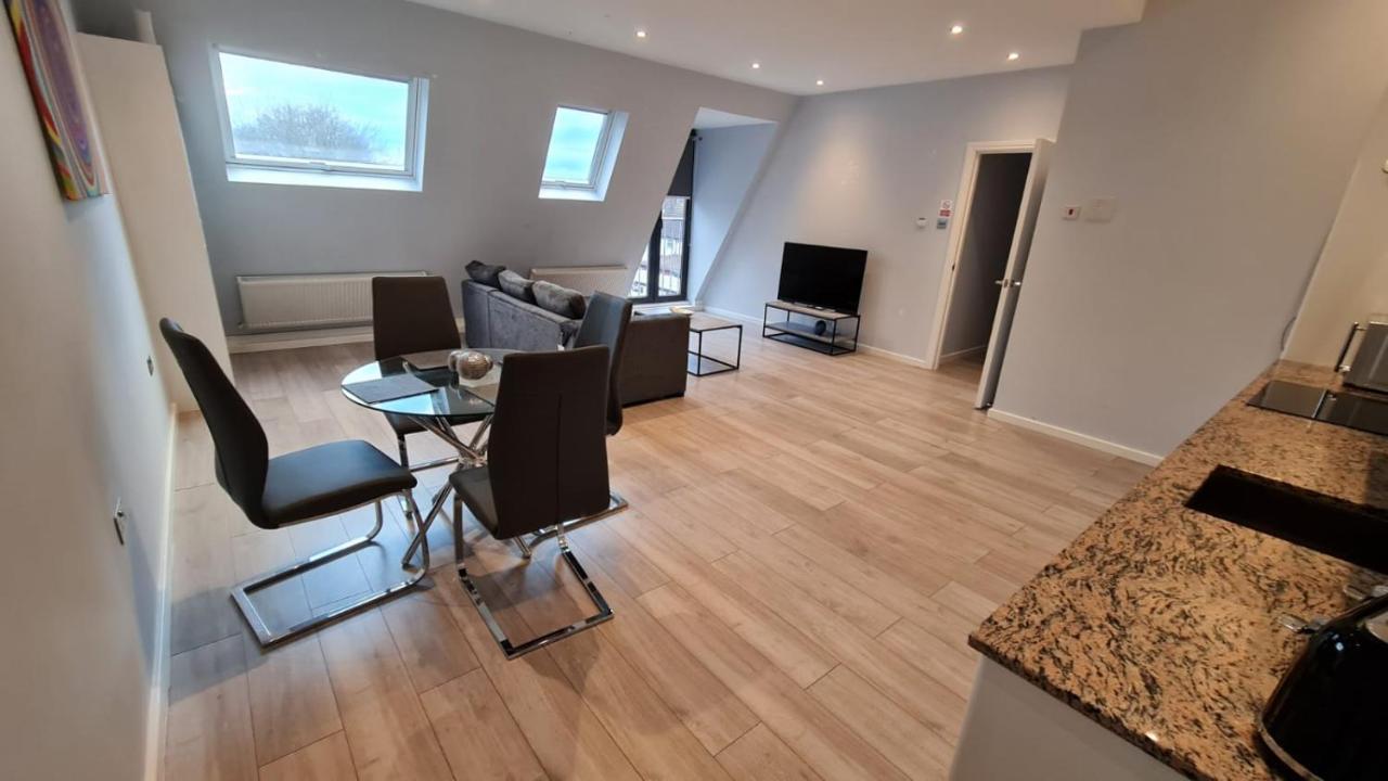 Zen Quality Flats Near Heathrow That Are Cozy Ciean Secure Total Of 8 Flats Group Bookings Available Hounslow Exterior photo